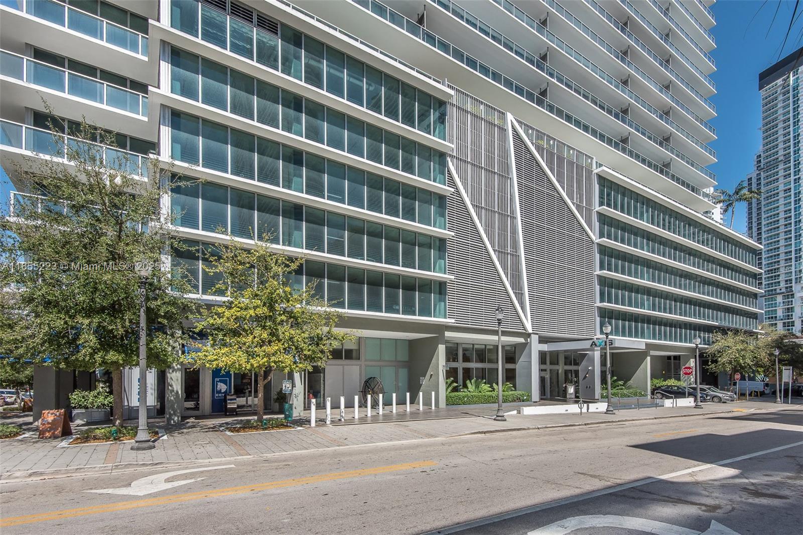 79 SW 12th St #2404-S, Miami FL 33130