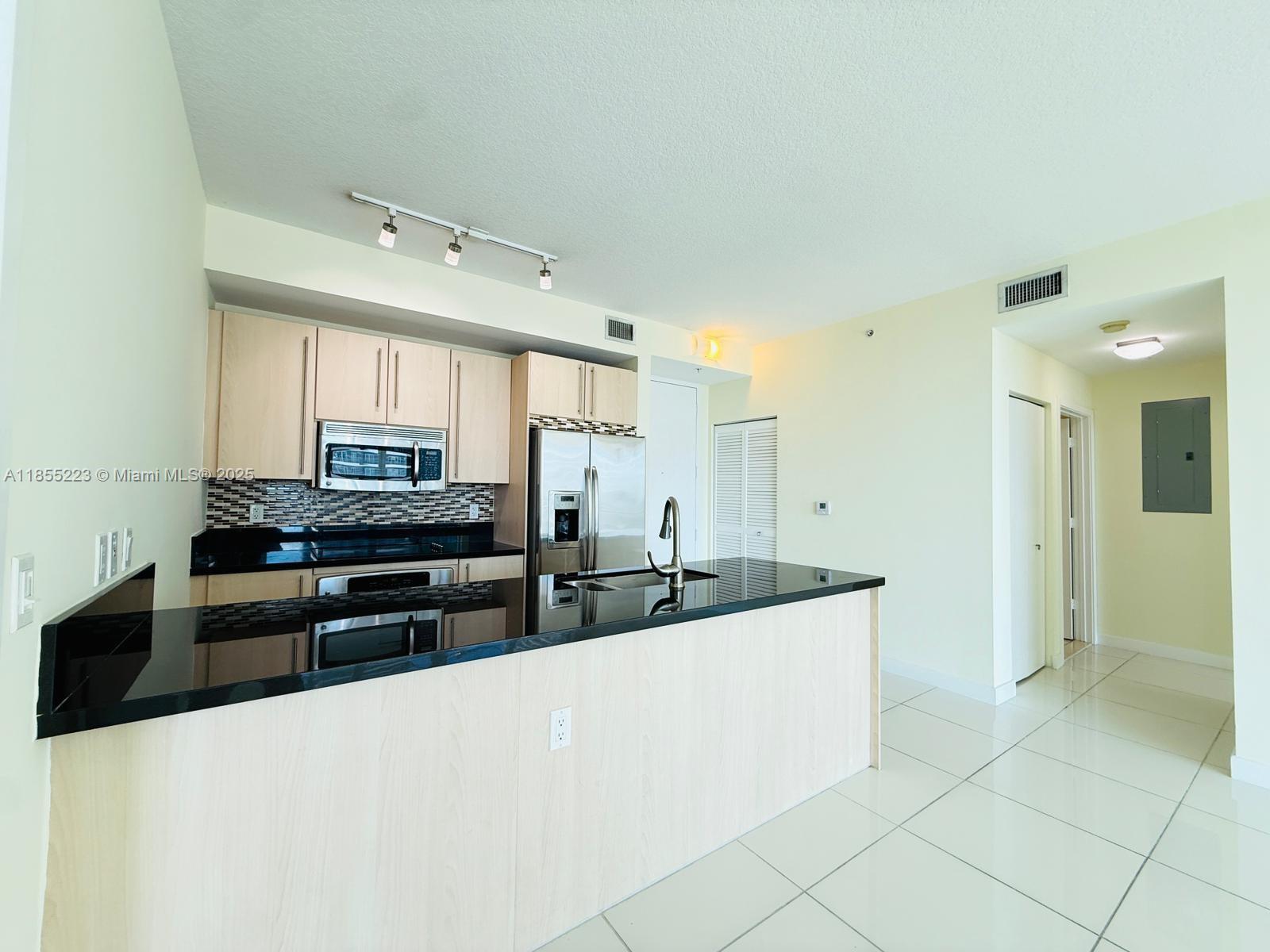 79 SW 12th St #2404-S, Miami FL 33130