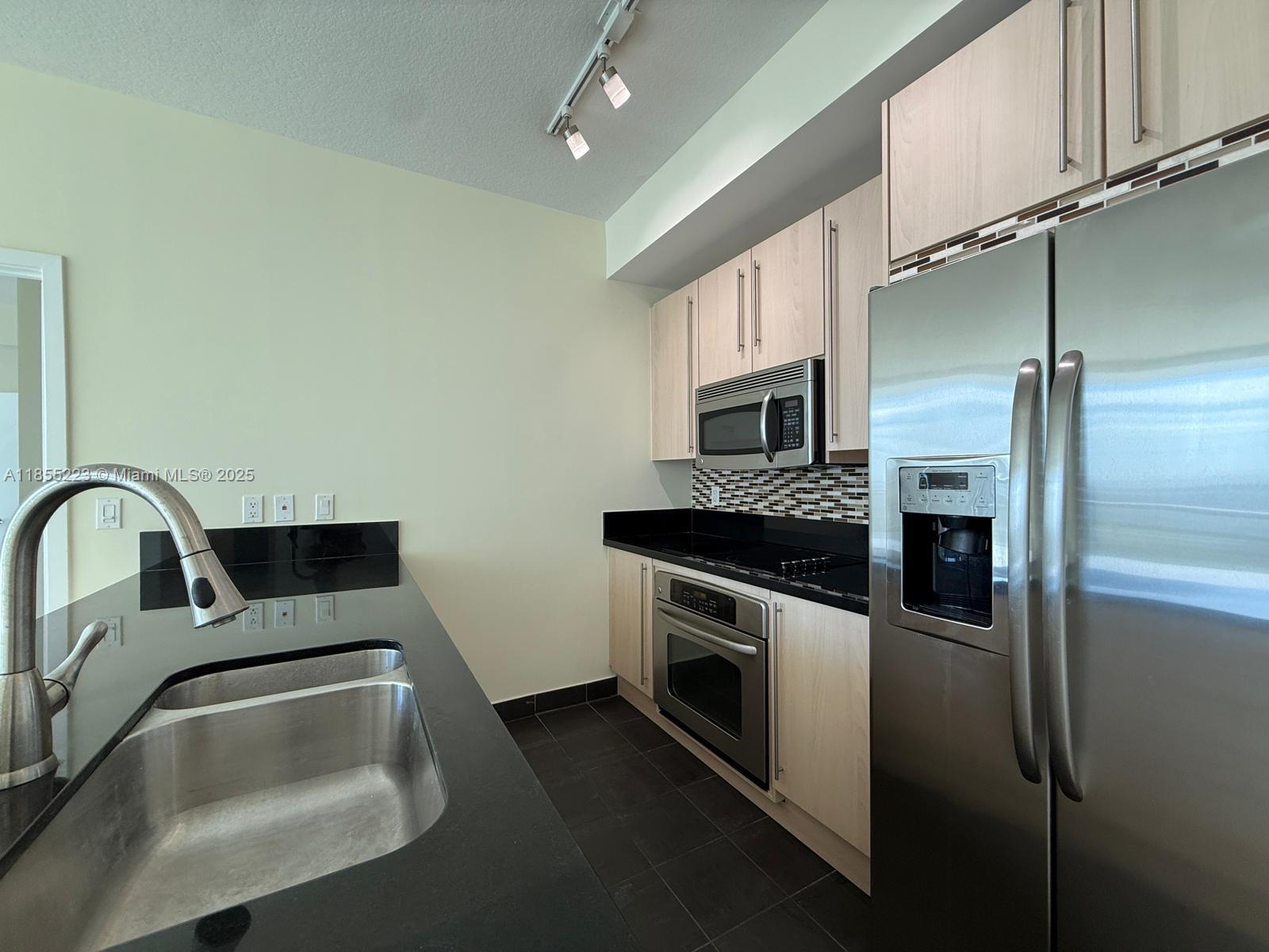 79 SW 12th St #2404-S, Miami FL 33130