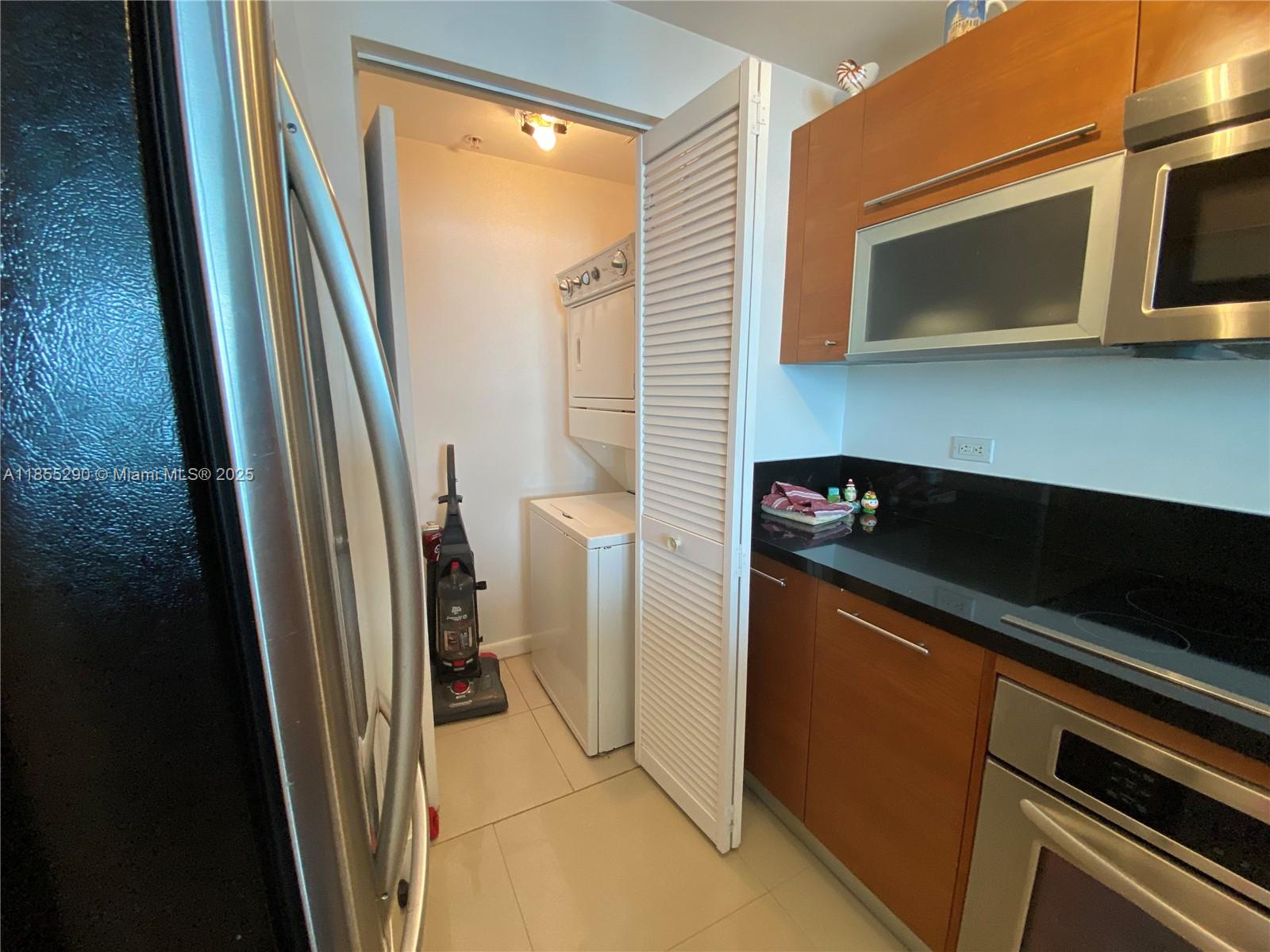 253 NE 2nd St #3306, Miami FL 33132