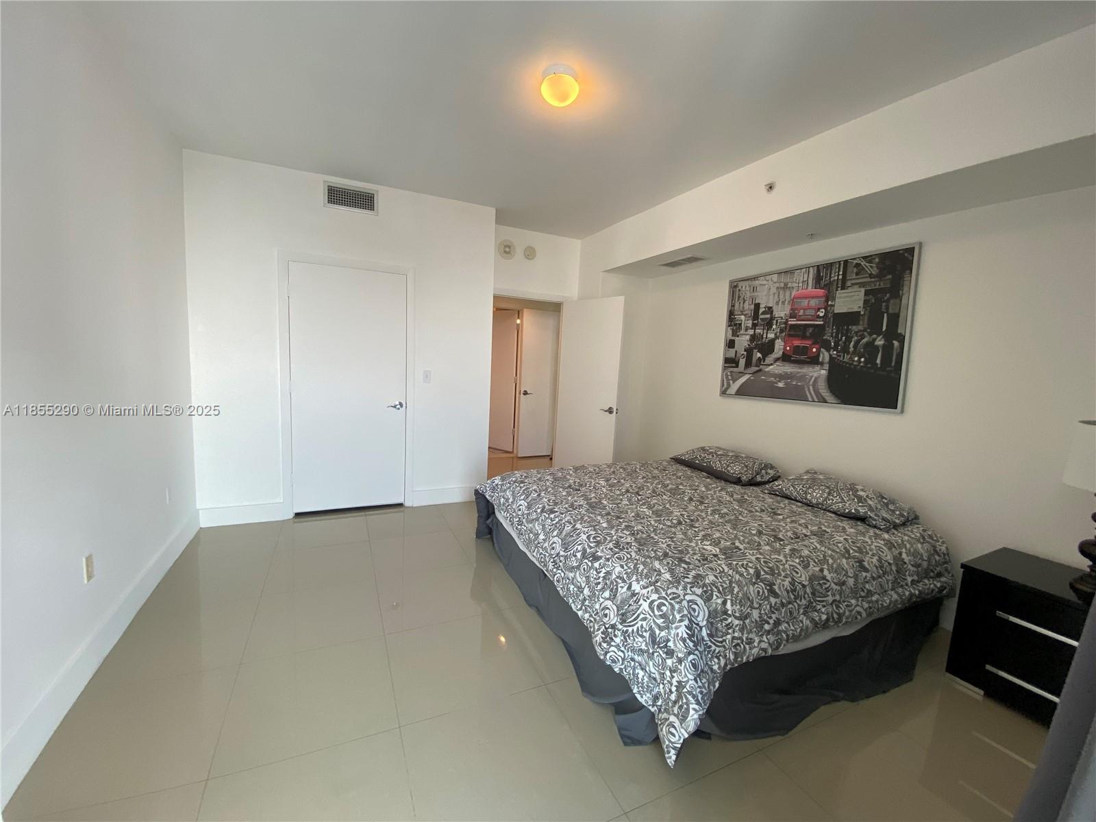 253 NE 2nd St #3306, Miami FL 33132
