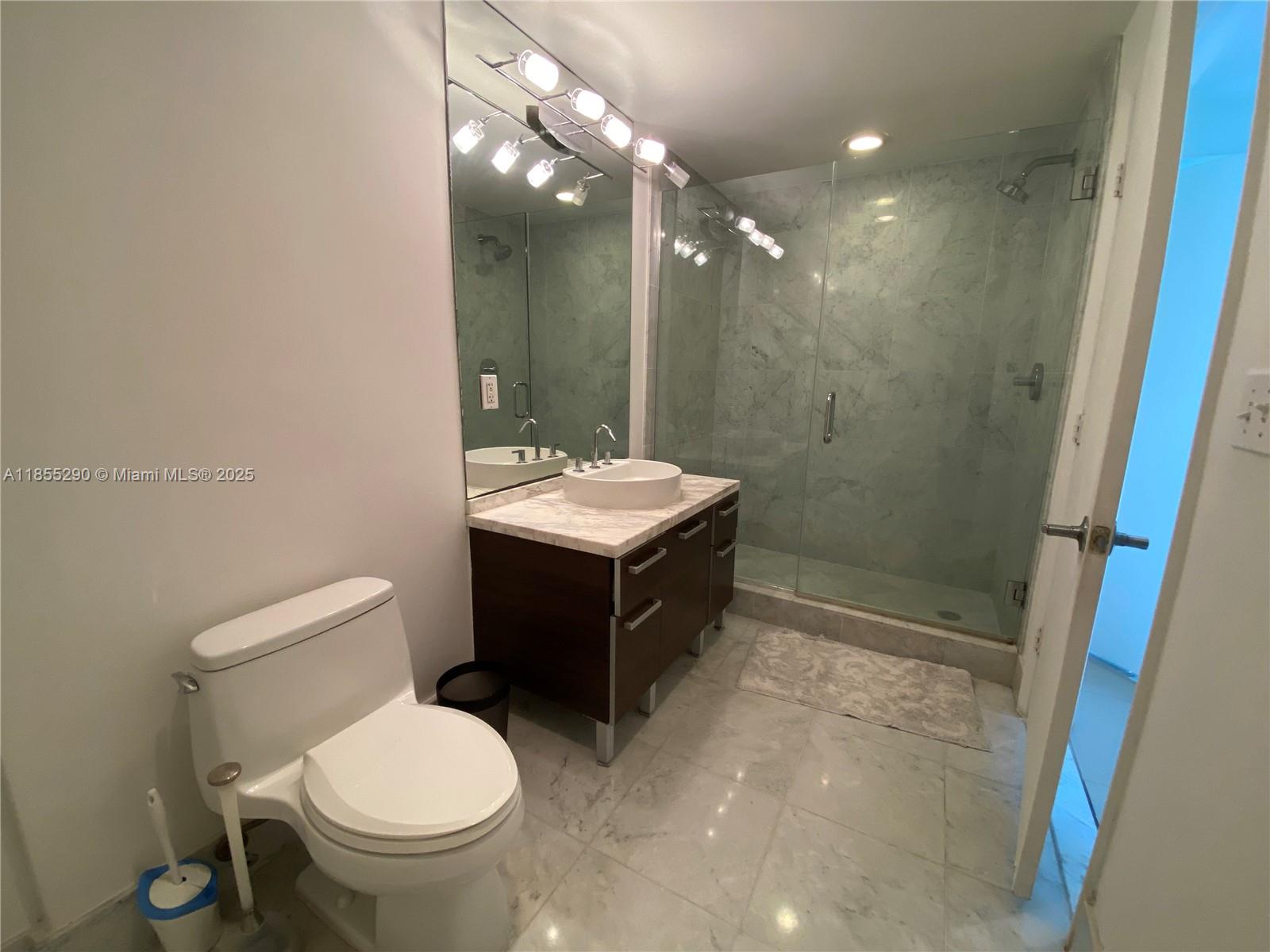 253 NE 2nd St #3306, Miami FL 33132