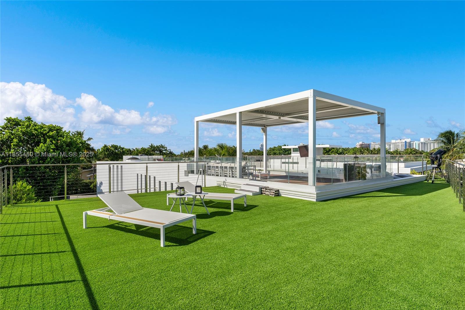 528 Lakeview Ct, Miami Beach FL 33140
