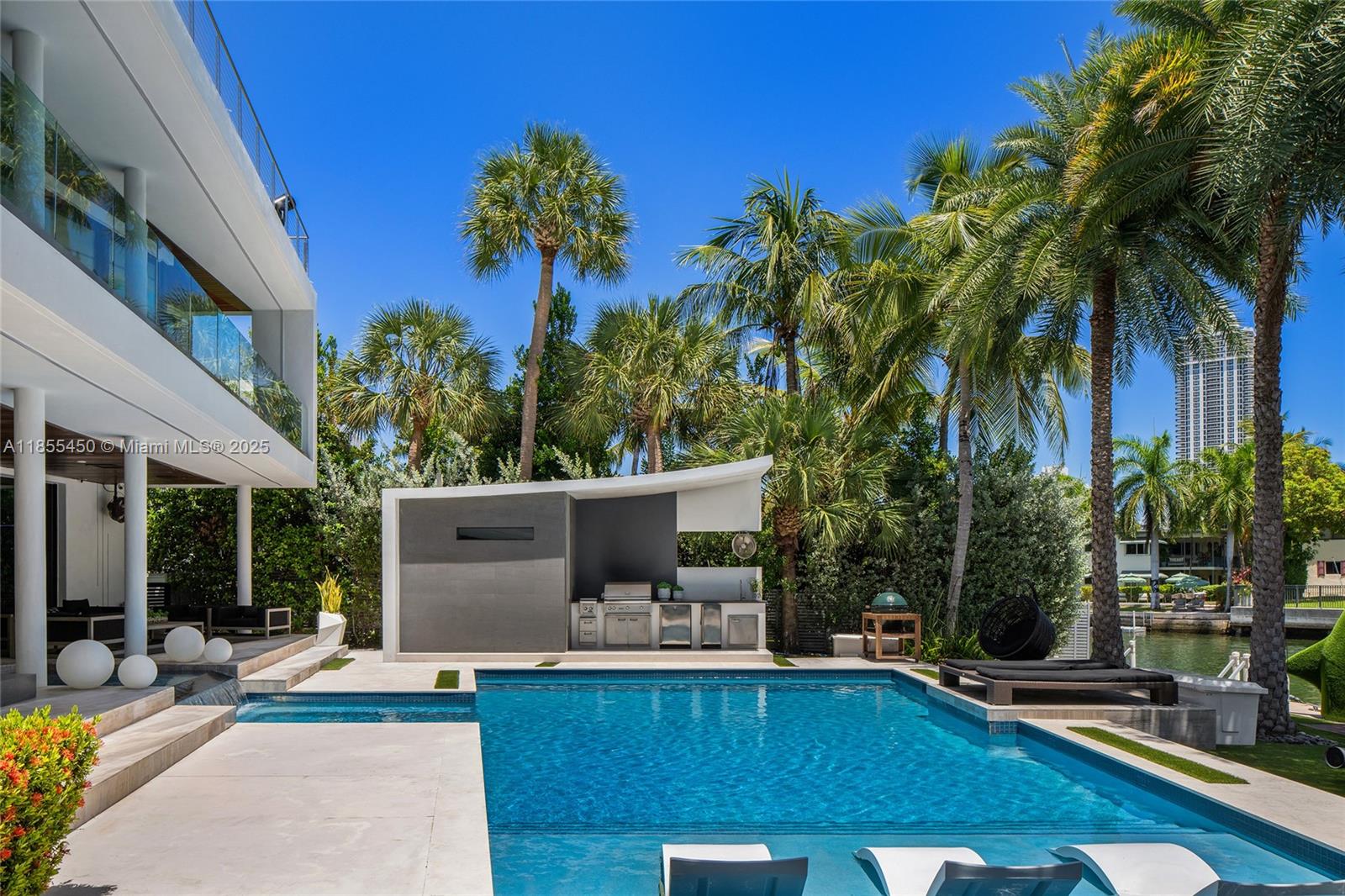 528 Lakeview Ct, Miami Beach FL 33140