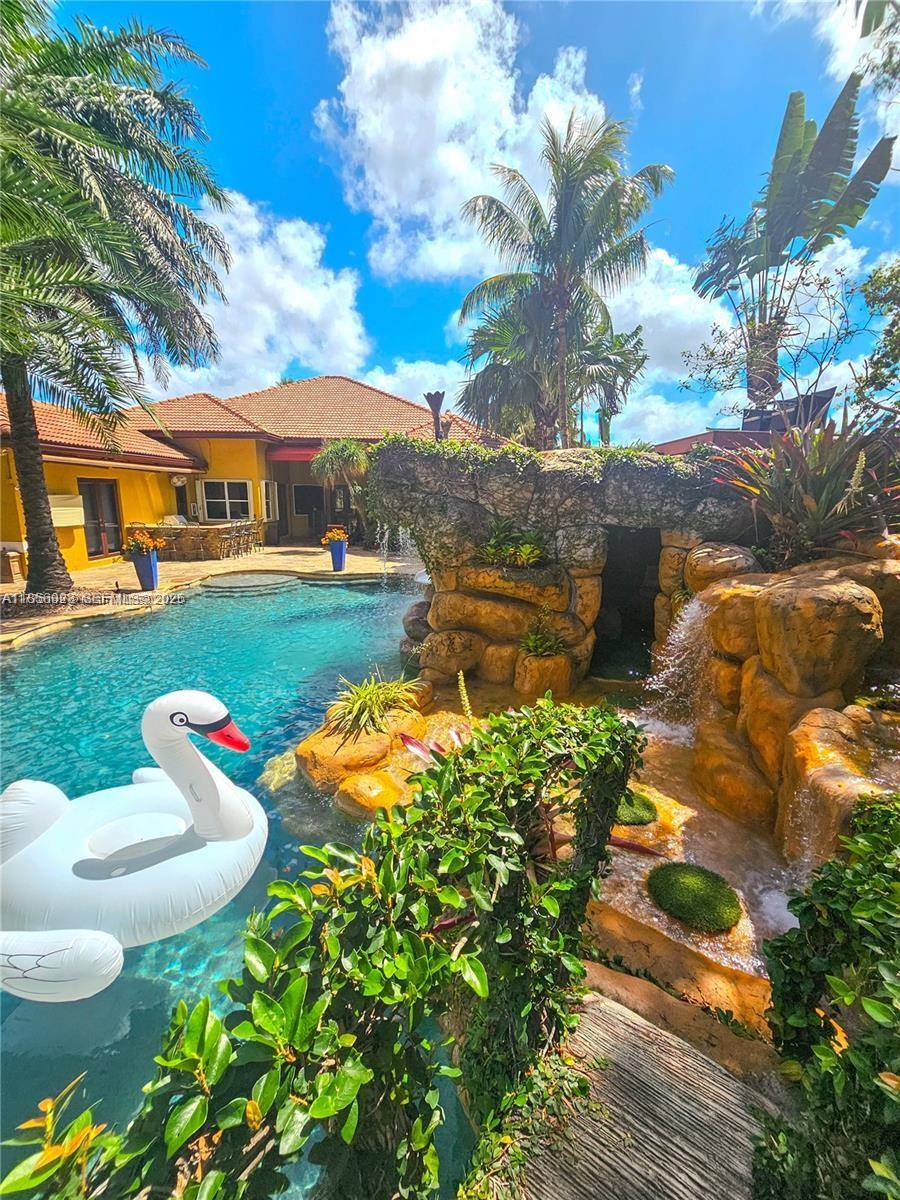 14503 SW 16th St, Davie FL 33325