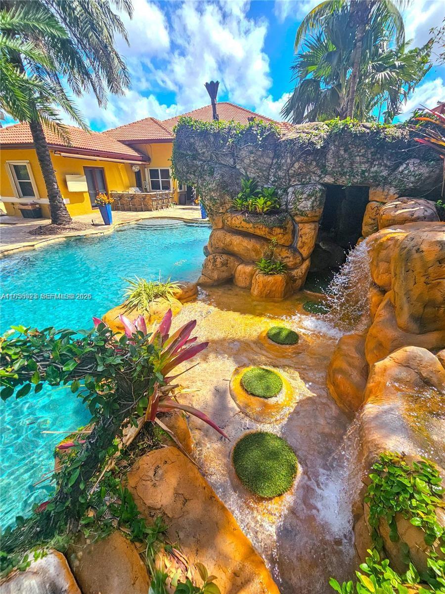 14503 SW 16th St, Davie FL 33325
