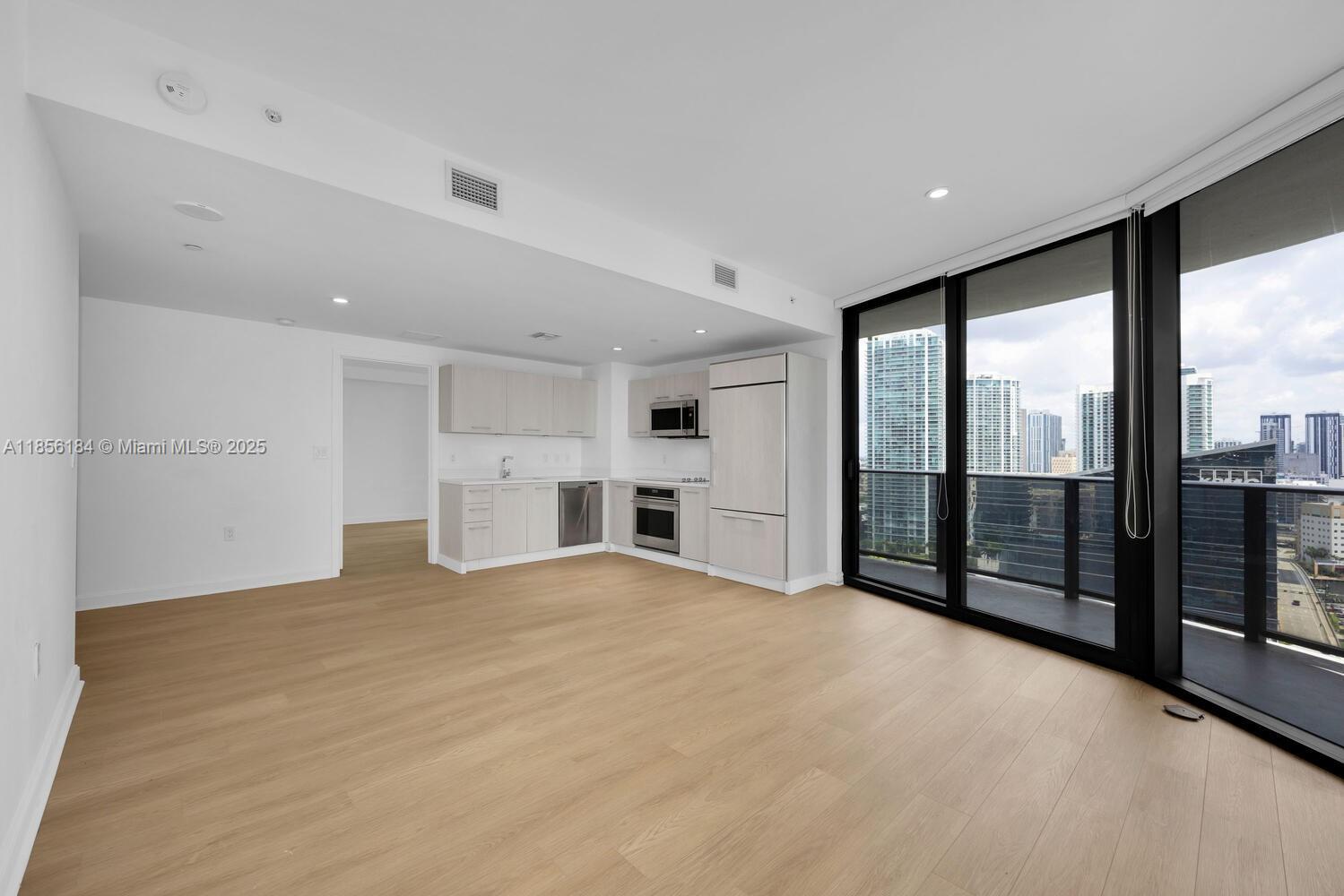 45 SW 9th St #2101, Miami FL 33130