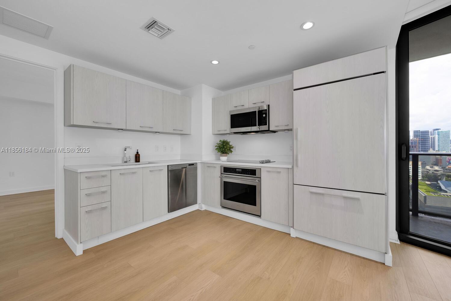 45 SW 9th St #2101, Miami FL 33130