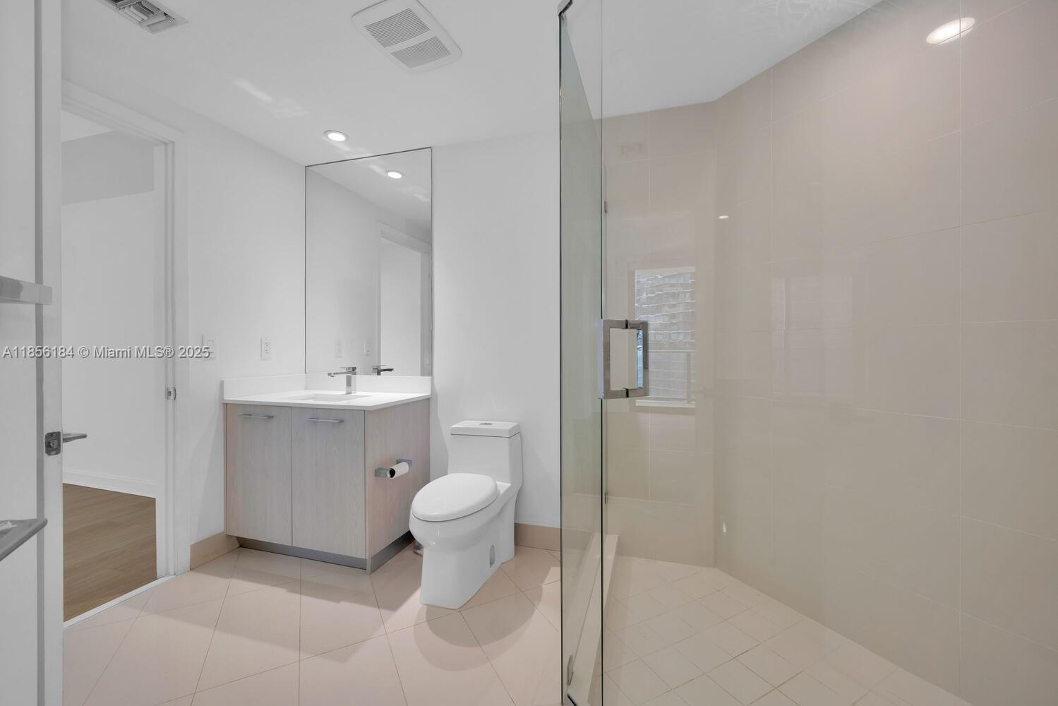45 SW 9th St #2101, Miami FL 33130
