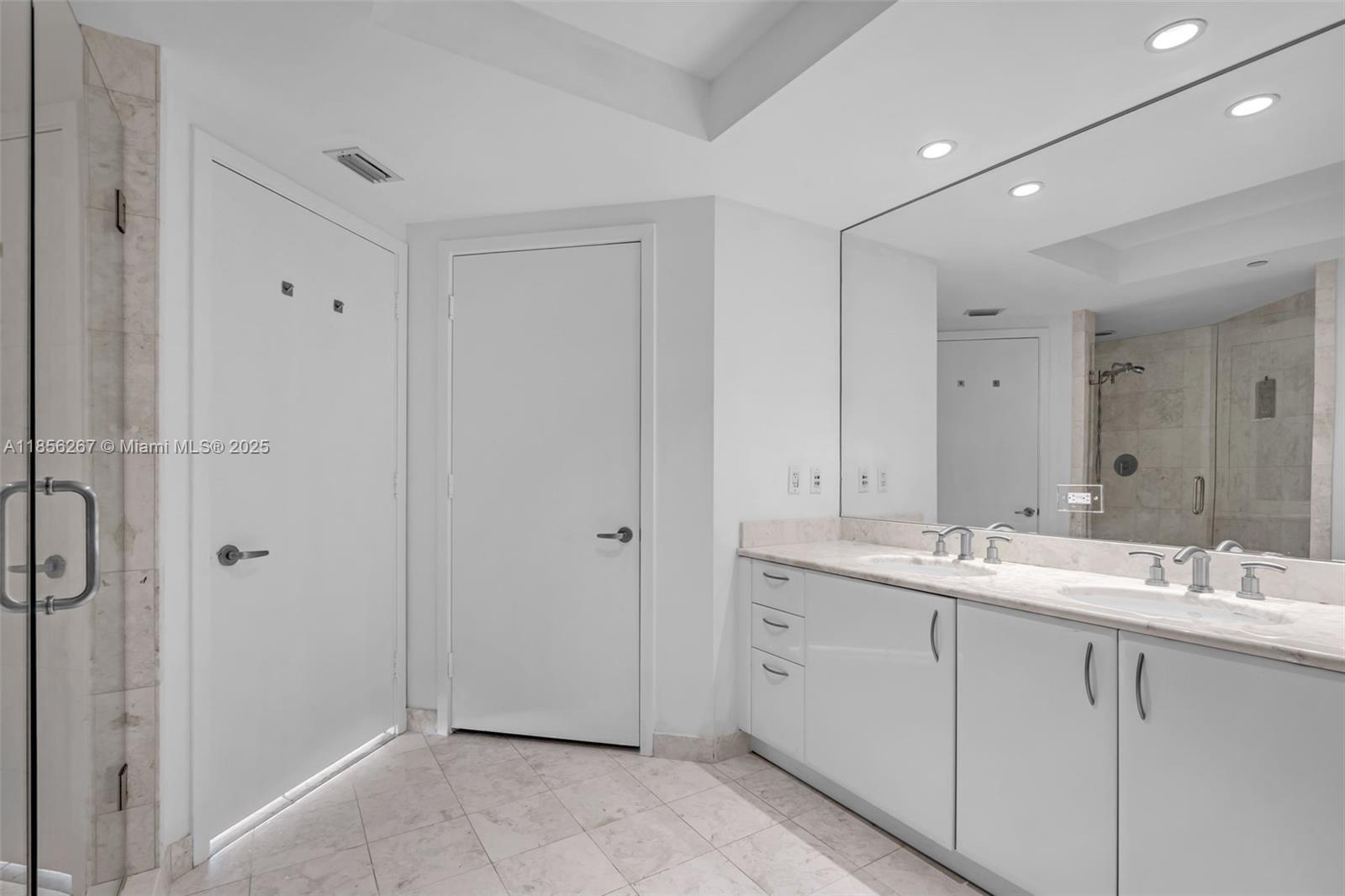 1331 Brickell Bay Dr #1201, Miami FL 33131