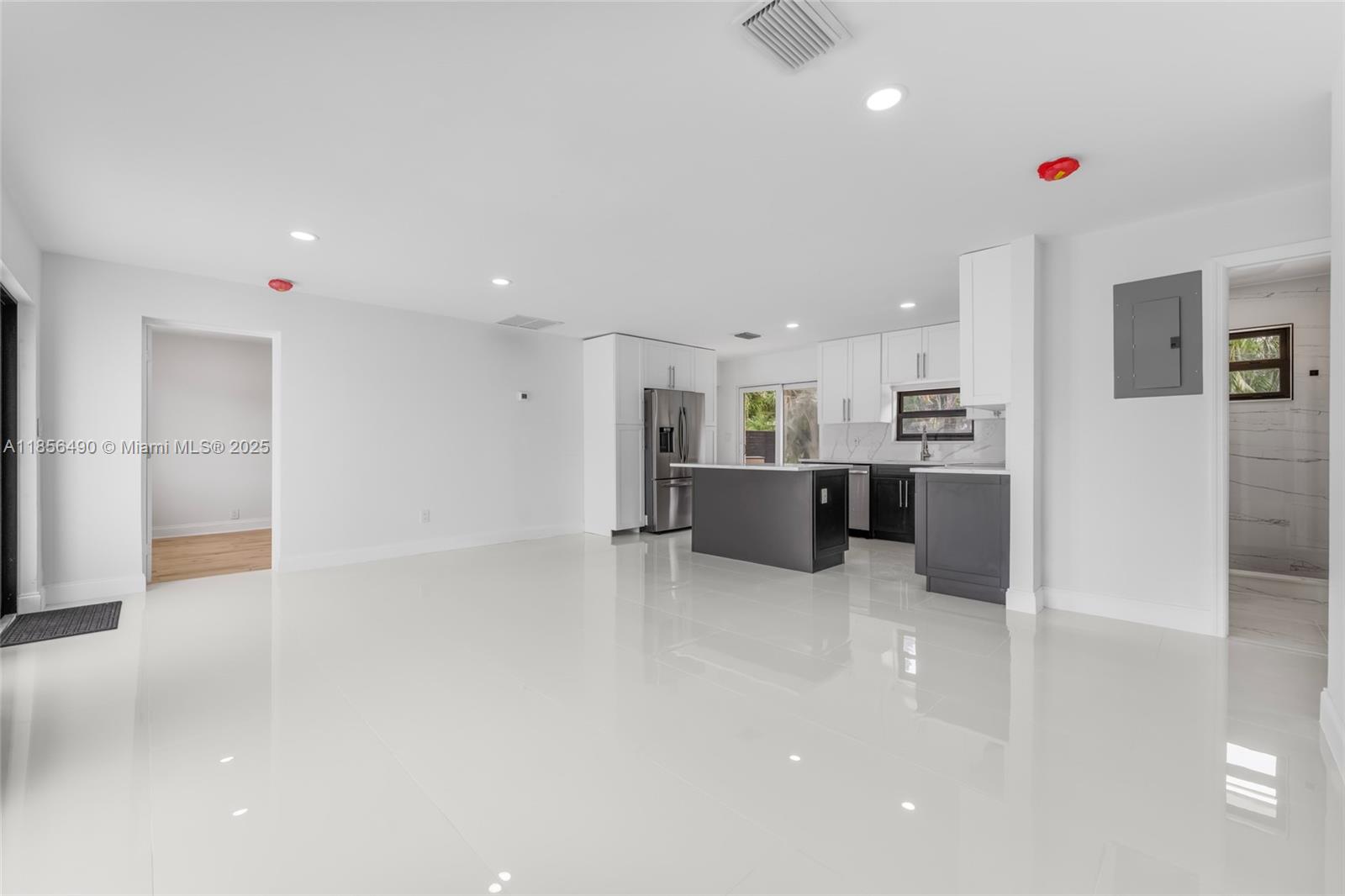 949 SE 5th St, Deerfield Beach FL 33441
