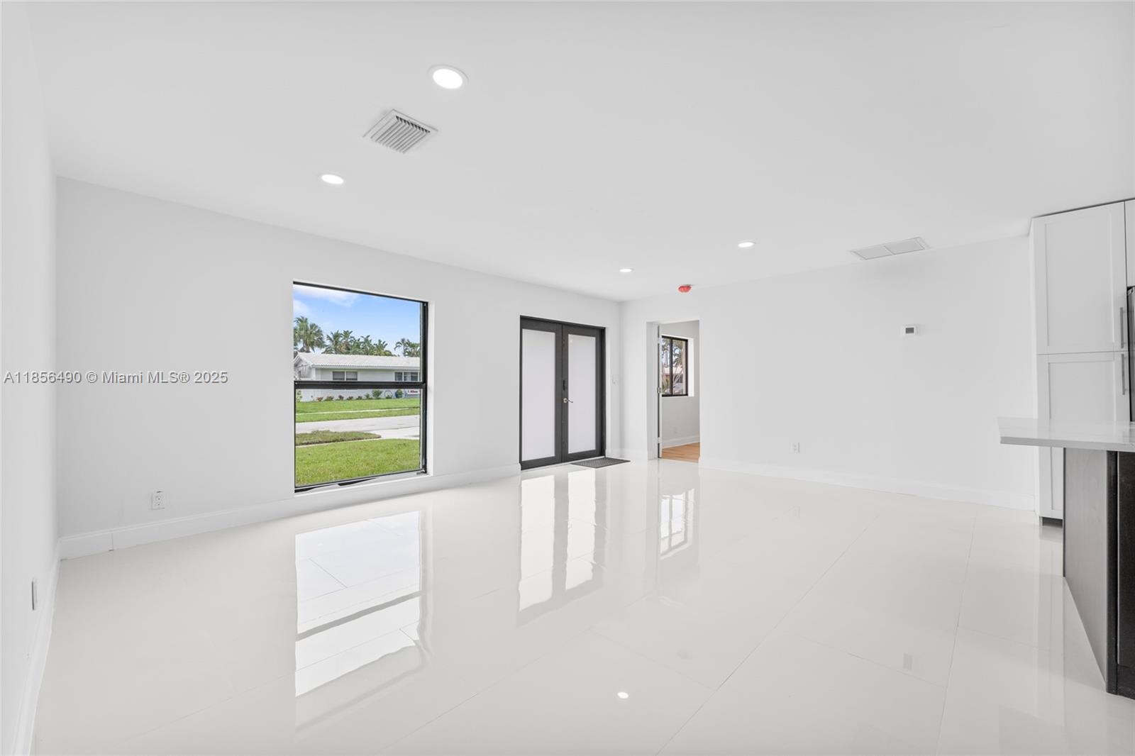 949 SE 5th St, Deerfield Beach FL 33441