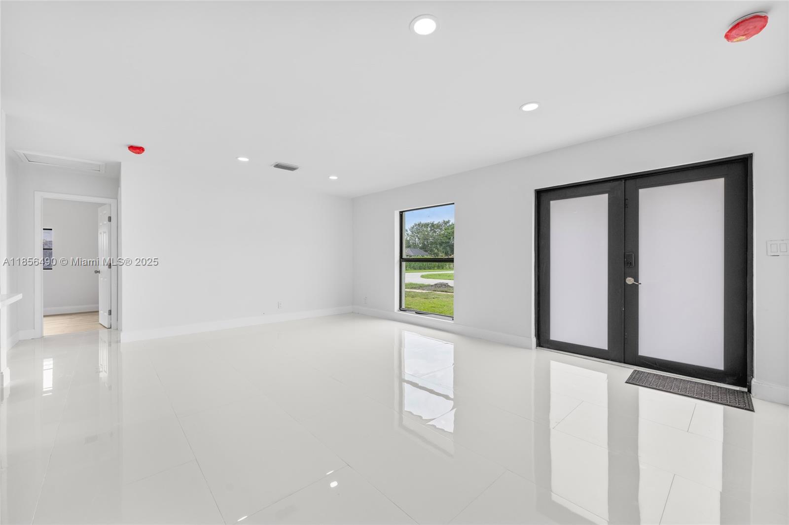 949 SE 5th St, Deerfield Beach FL 33441