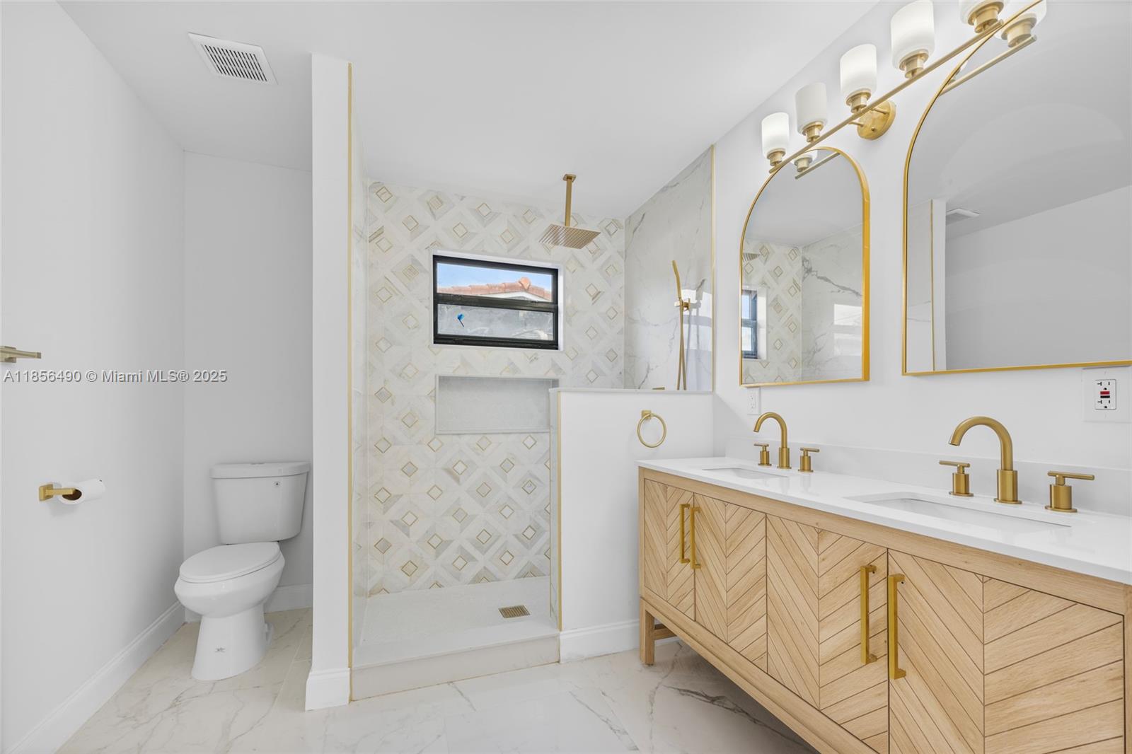 949 SE 5th St, Deerfield Beach FL 33441