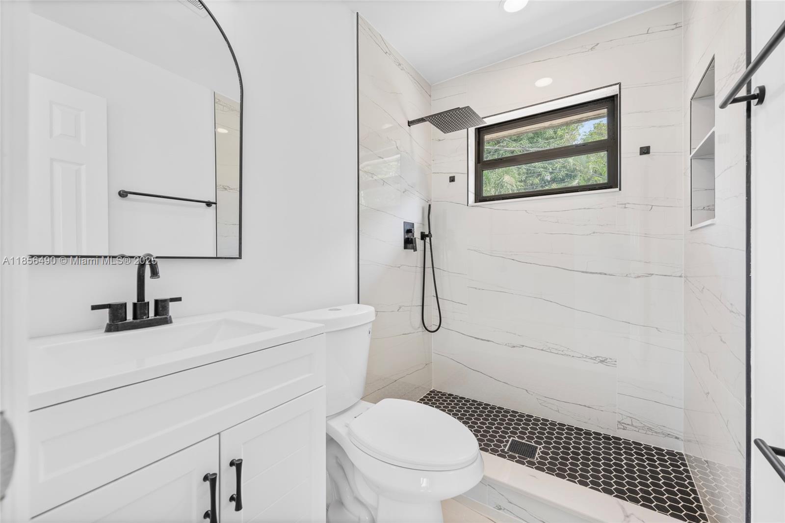 949 SE 5th St, Deerfield Beach FL 33441