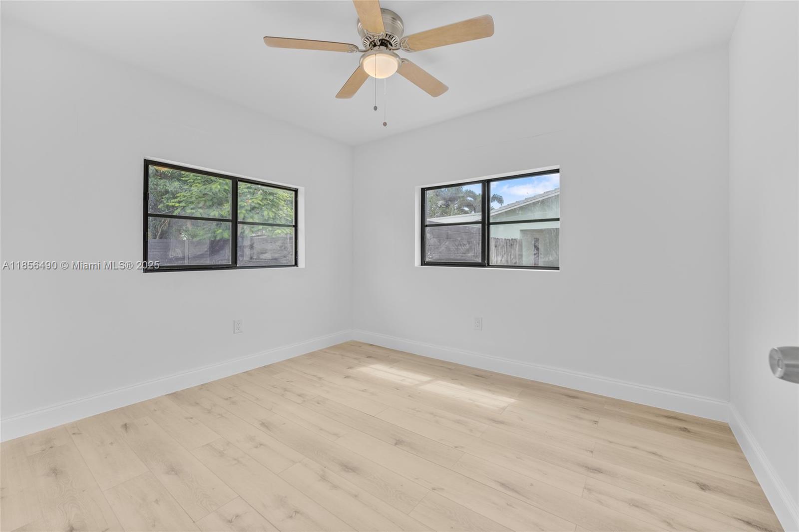 949 SE 5th St, Deerfield Beach FL 33441