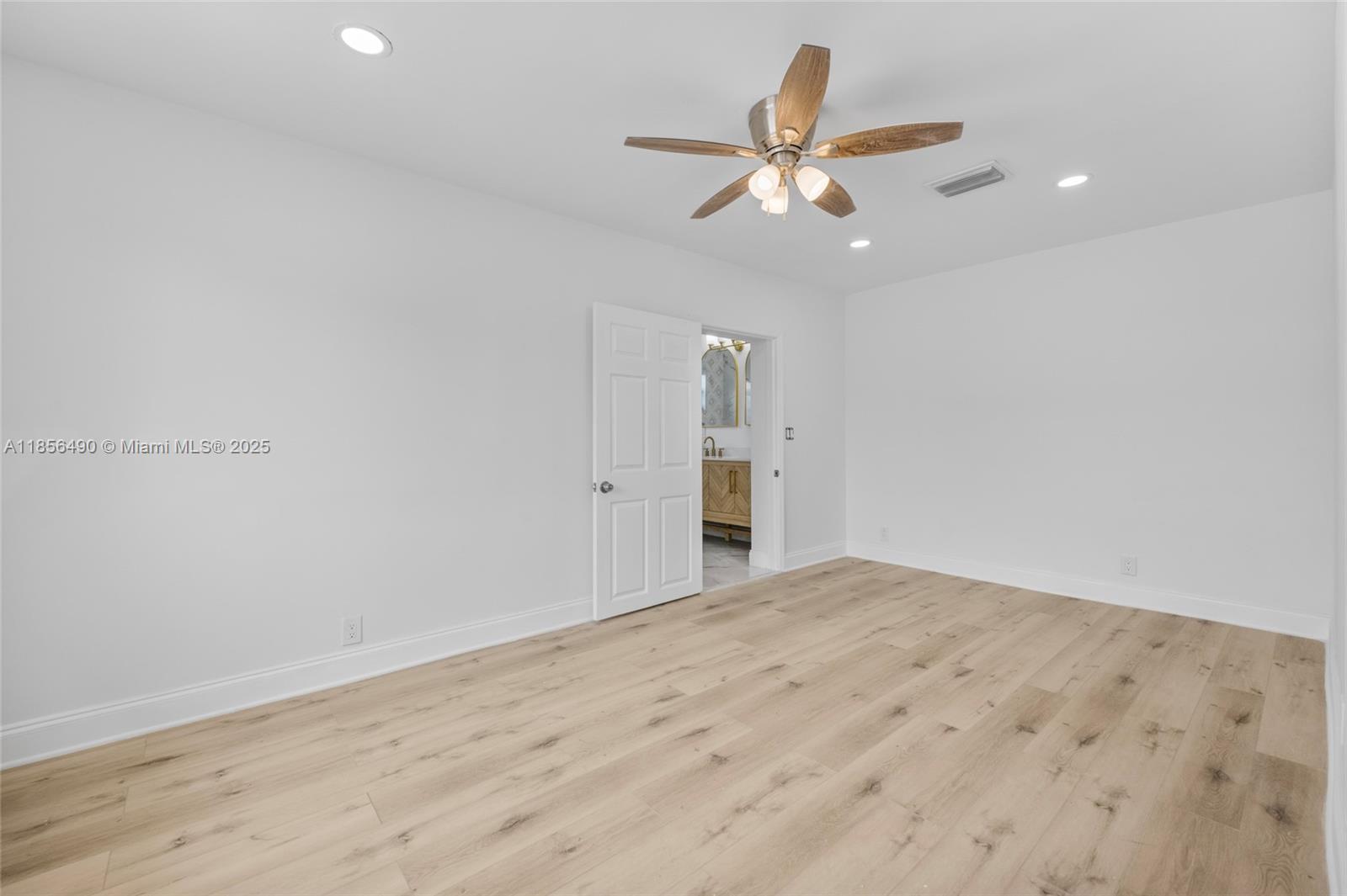 949 SE 5th St, Deerfield Beach FL 33441