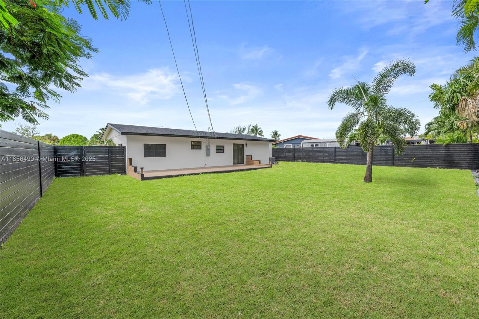 949 SE 5th St, Deerfield Beach FL 33441