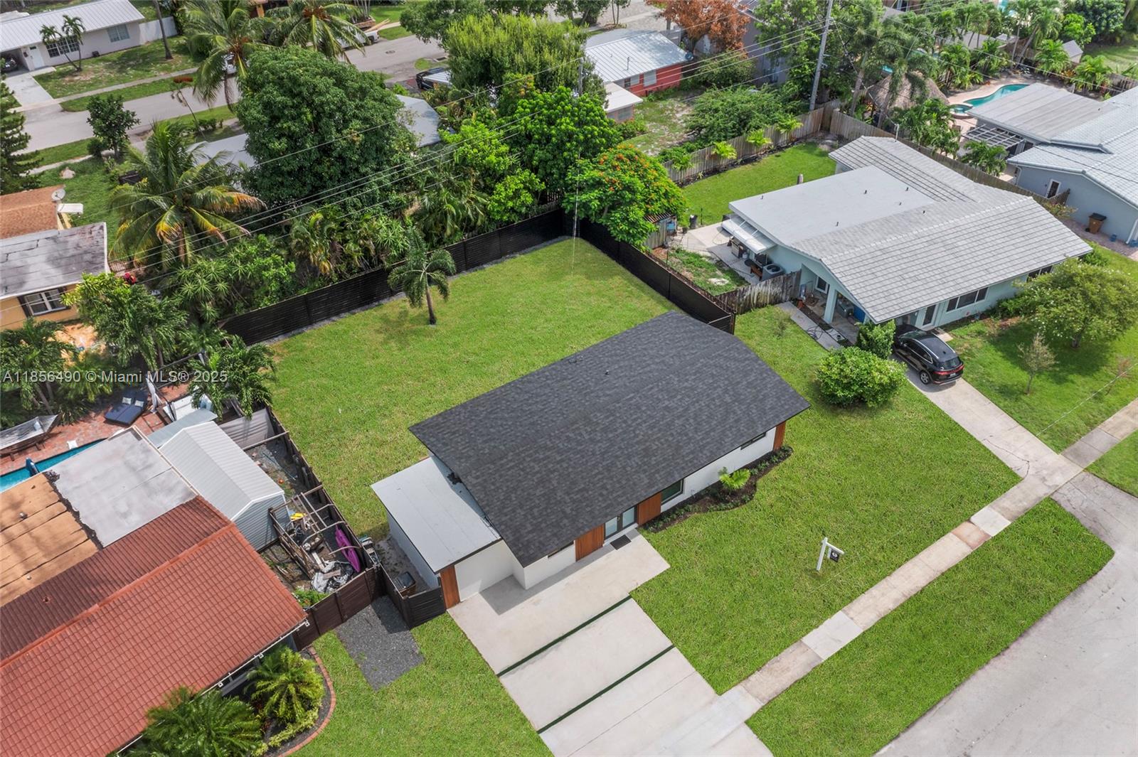 949 SE 5th St, Deerfield Beach FL 33441
