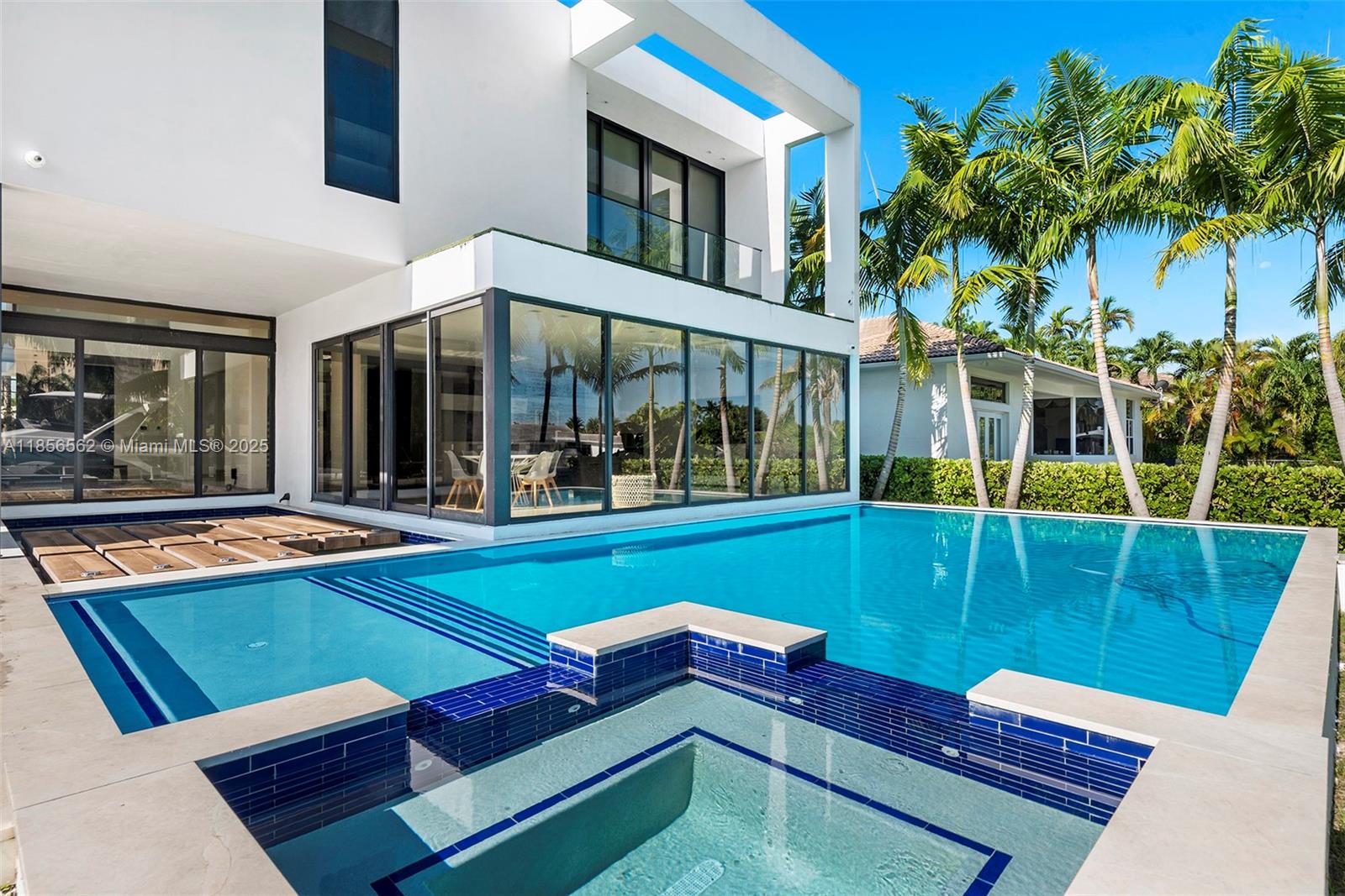 418 Sunset Dr, Hallandale Beach FL 33009