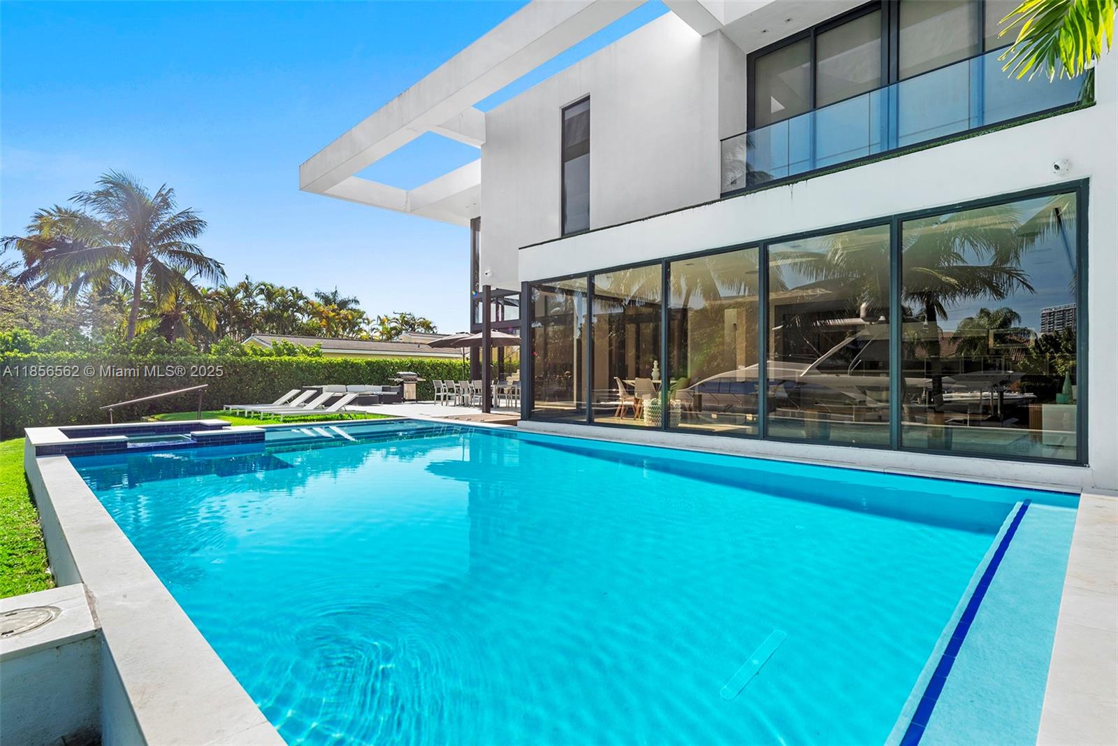 418 Sunset Dr, Hallandale Beach FL 33009