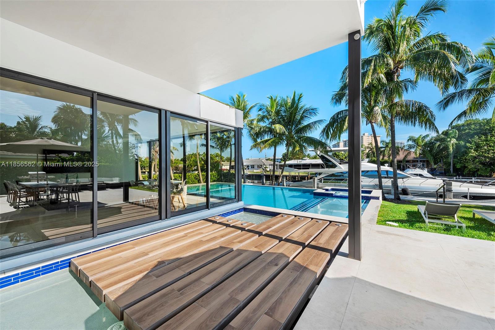 418 Sunset Dr, Hallandale Beach FL 33009