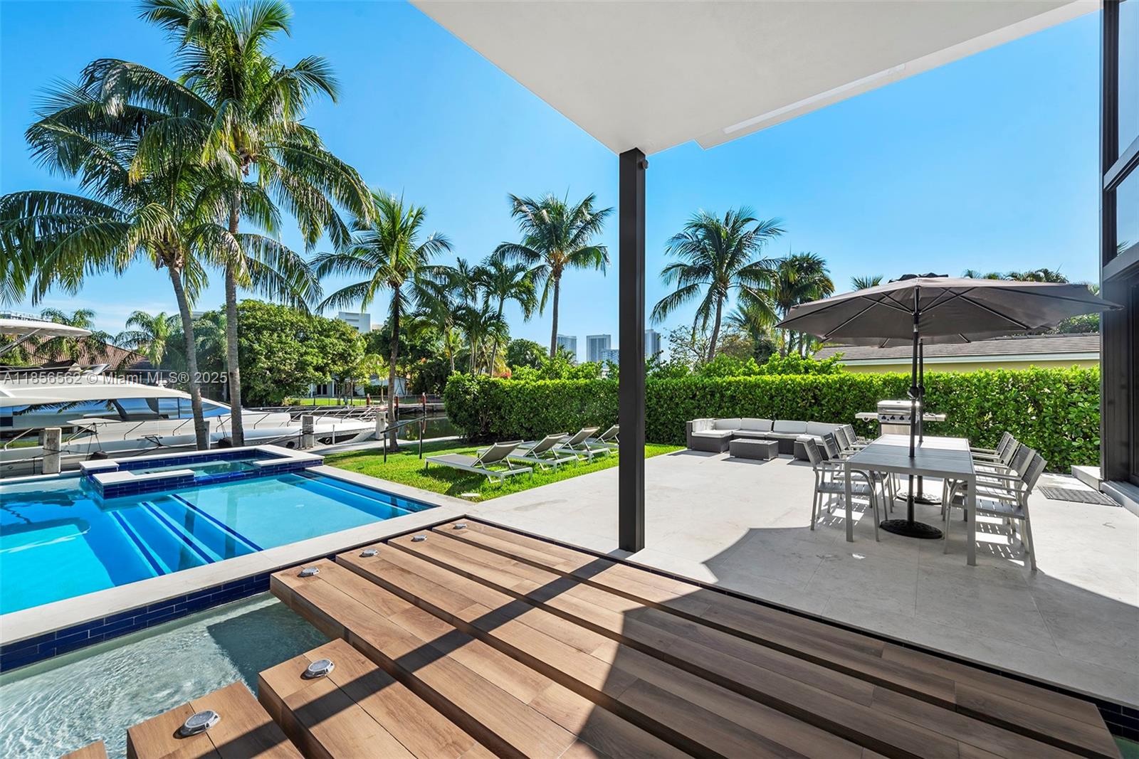 418 Sunset Dr, Hallandale Beach FL 33009