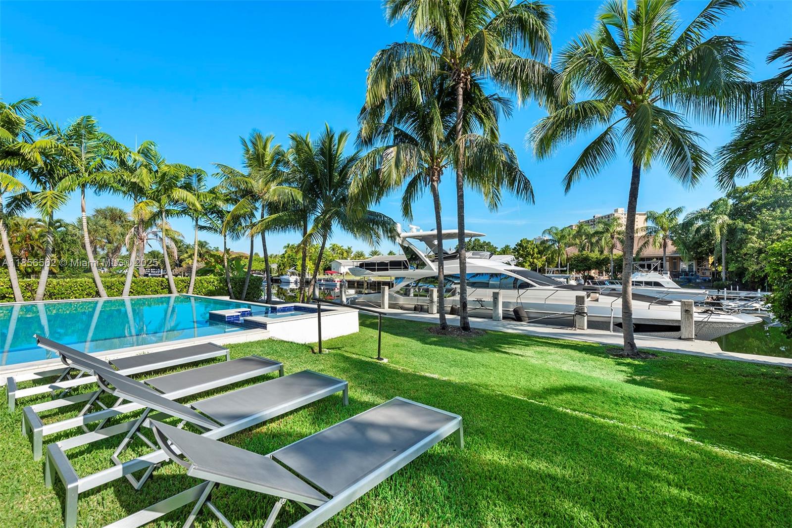 418 Sunset Dr, Hallandale Beach FL 33009