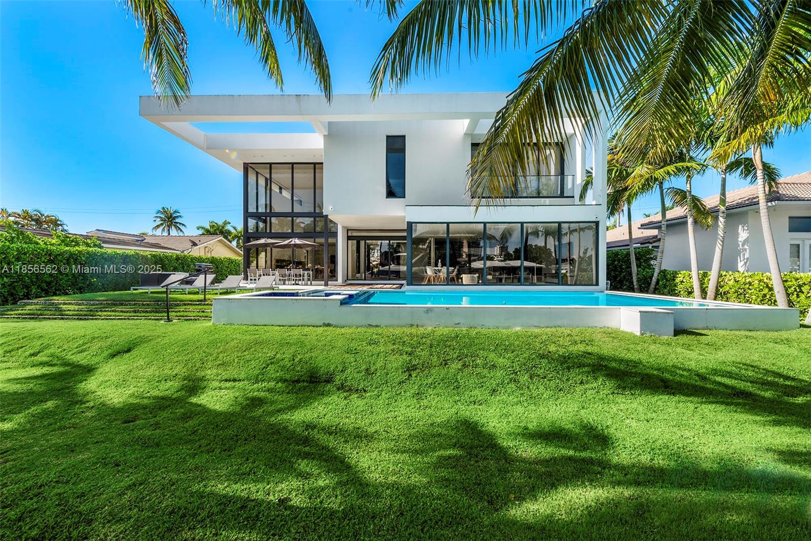 418 Sunset Dr, Hallandale Beach FL 33009