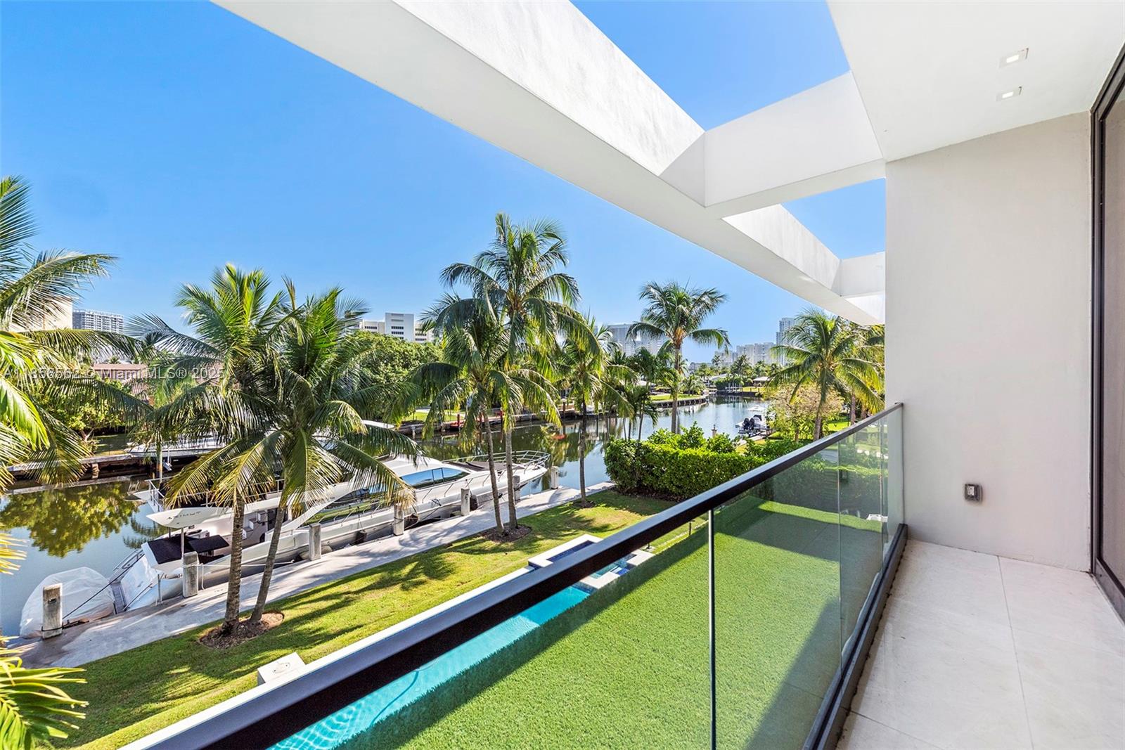 418 Sunset Dr, Hallandale Beach FL 33009