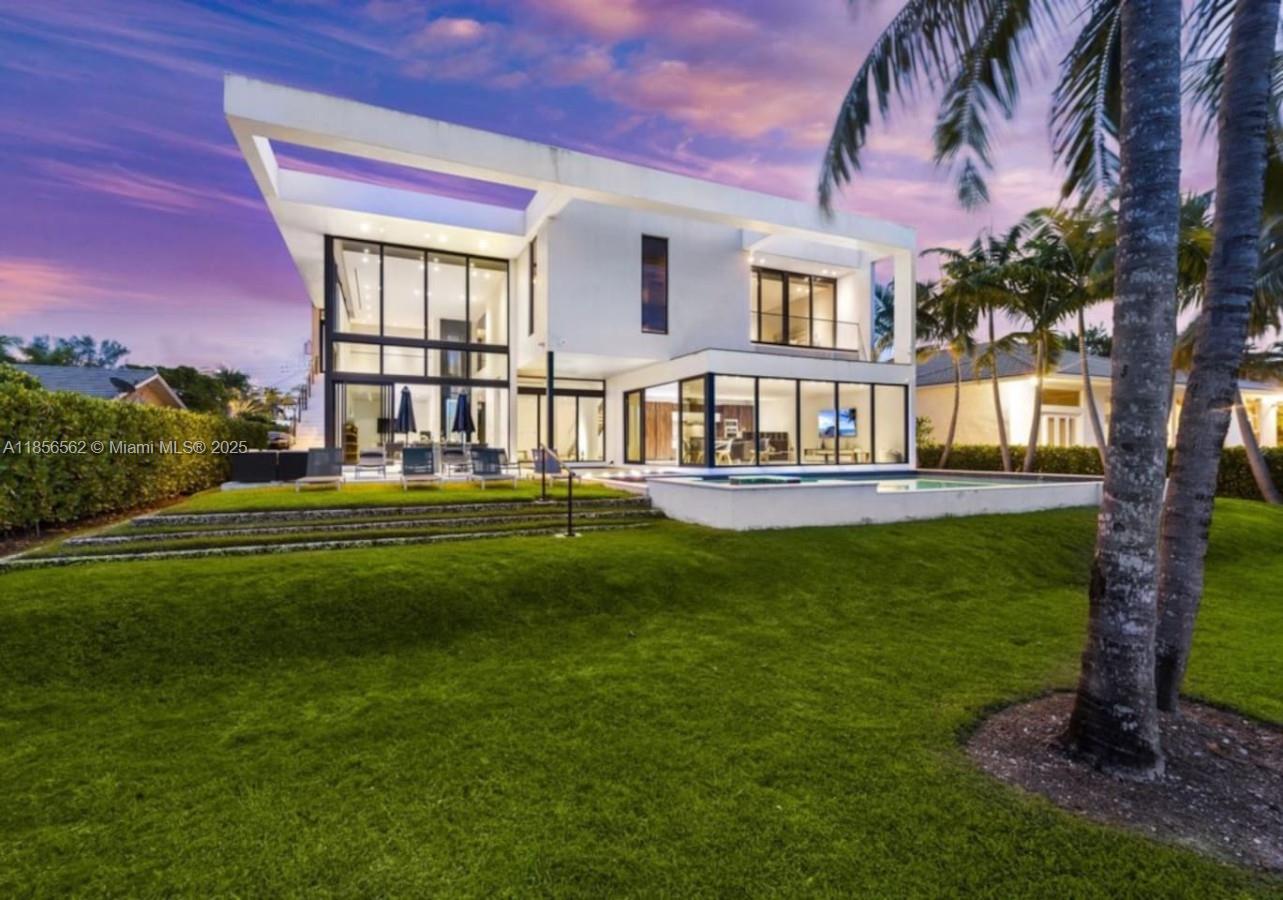 418 Sunset Dr, Hallandale Beach FL 33009