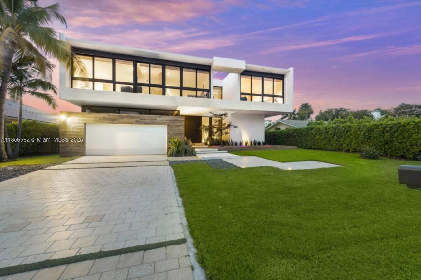 418 Sunset Dr, Hallandale Beach FL 33009