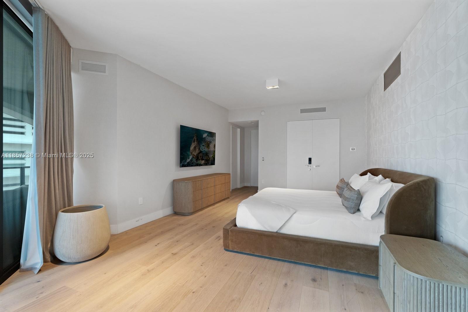 1000 Biscayne Blvd #2402, Miami FL 33132