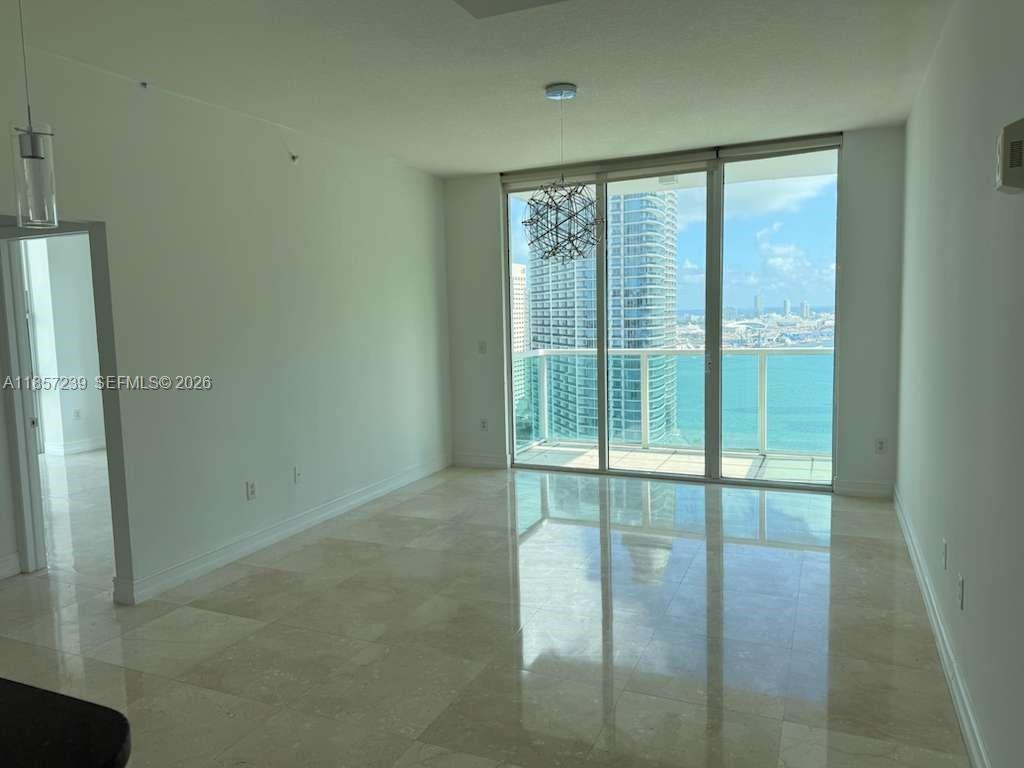 31 SE 5th St #3912, Miami FL 33131