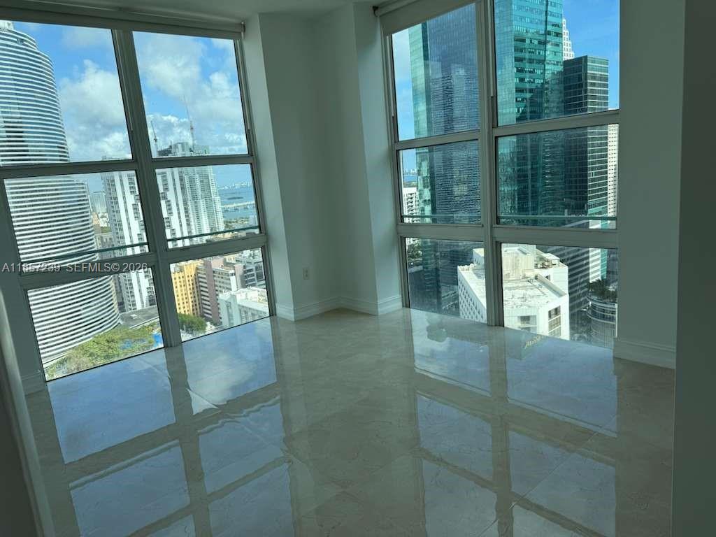 31 SE 5th St #3912, Miami FL 33131