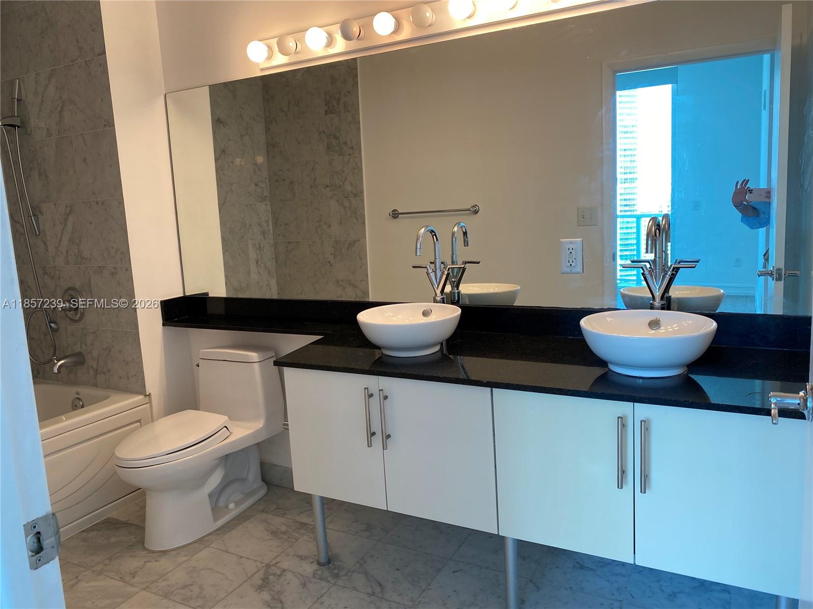 31 SE 5th St #3912, Miami FL 33131