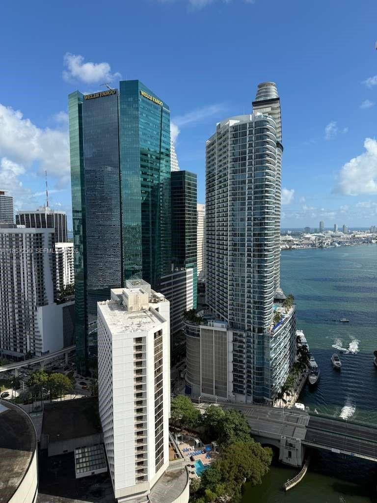 31 SE 5th St #3912, Miami FL 33131