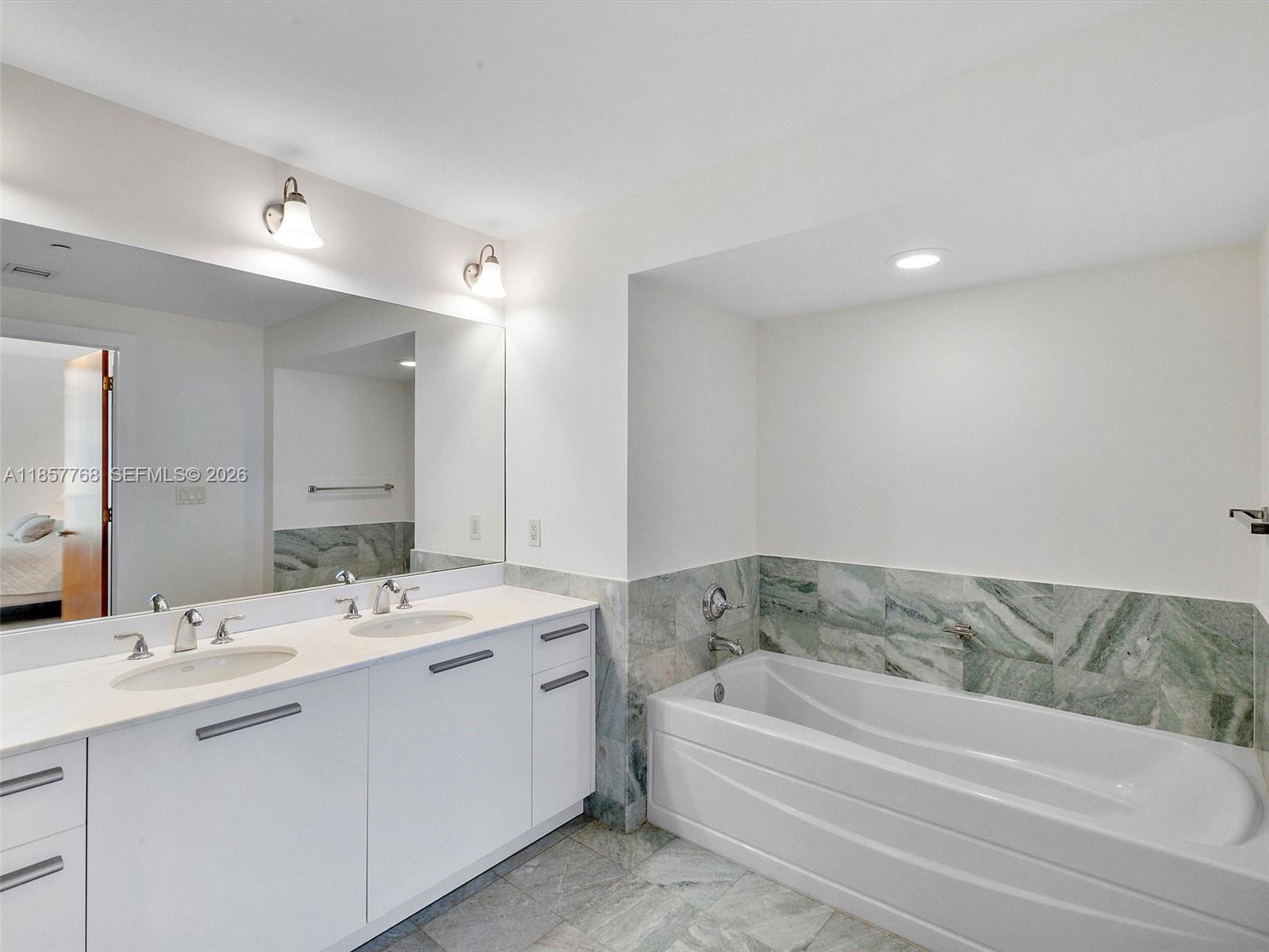 1060 Brickell Ave #3117, Miami FL 33131