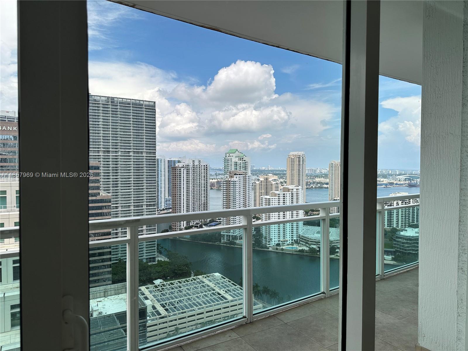 950 BRICKELL BAY DR #3804, Miami FL 33131