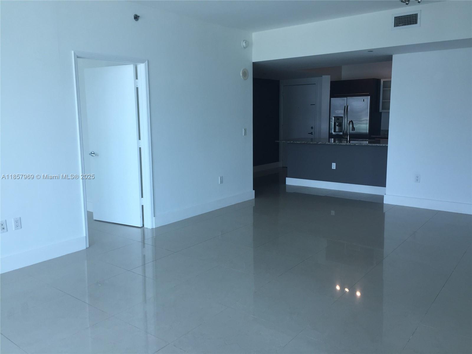 950 BRICKELL BAY DR #3804, Miami FL 33131