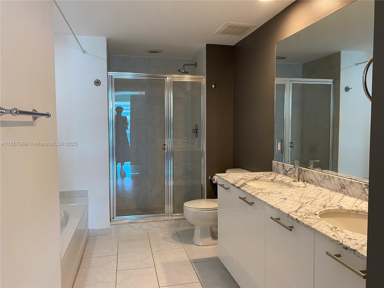 950 BRICKELL BAY DR #3804, Miami FL 33131