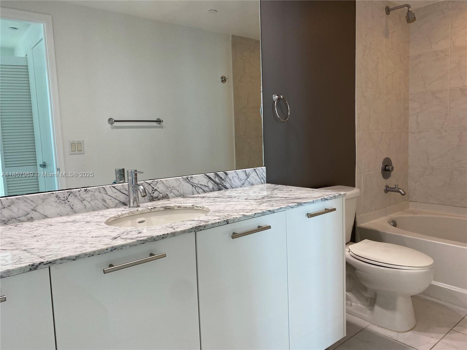 950 BRICKELL BAY DR #3804, Miami FL 33131