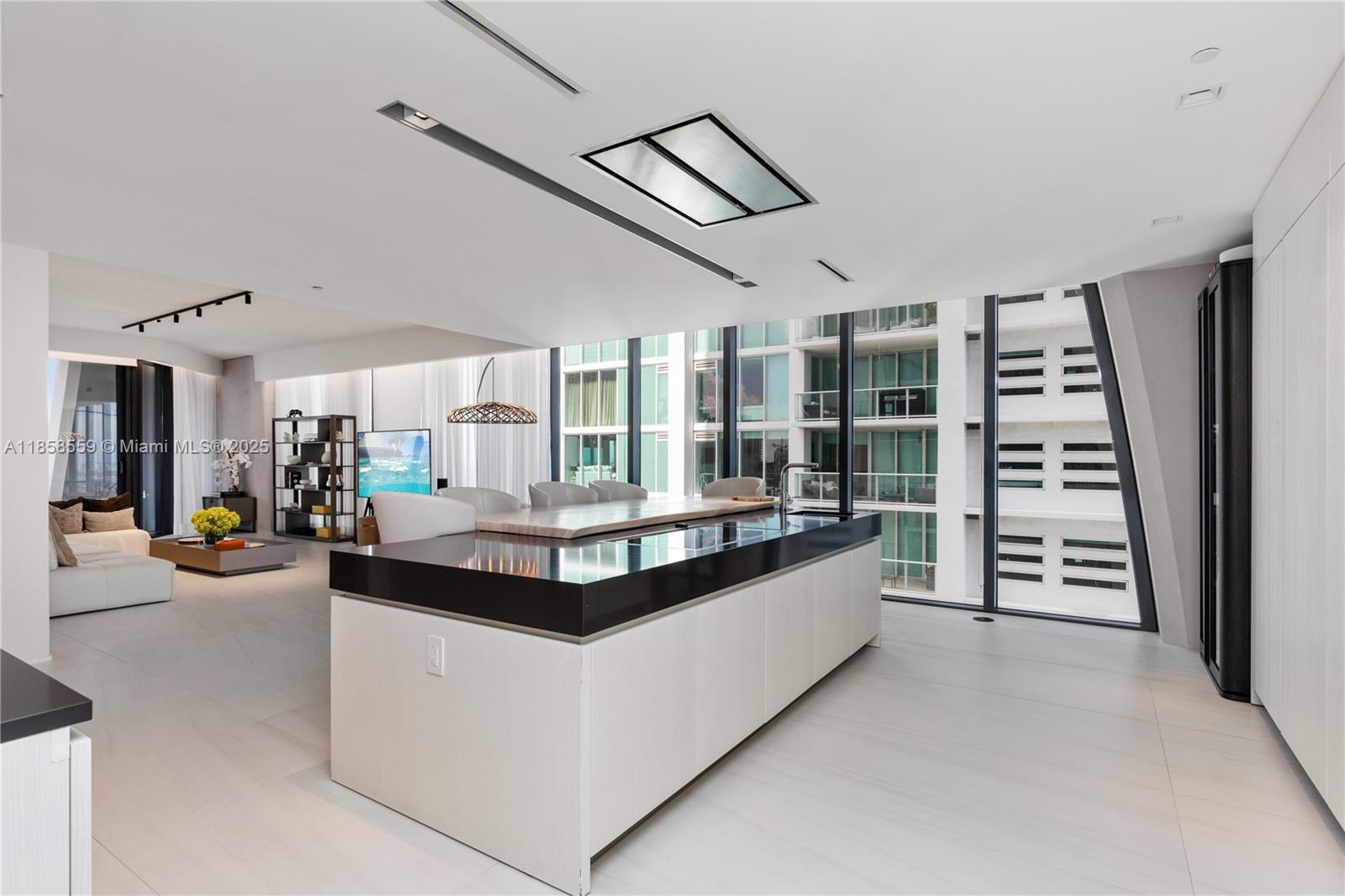 1000 Biscayne Blvd #3502, Miami FL 33132