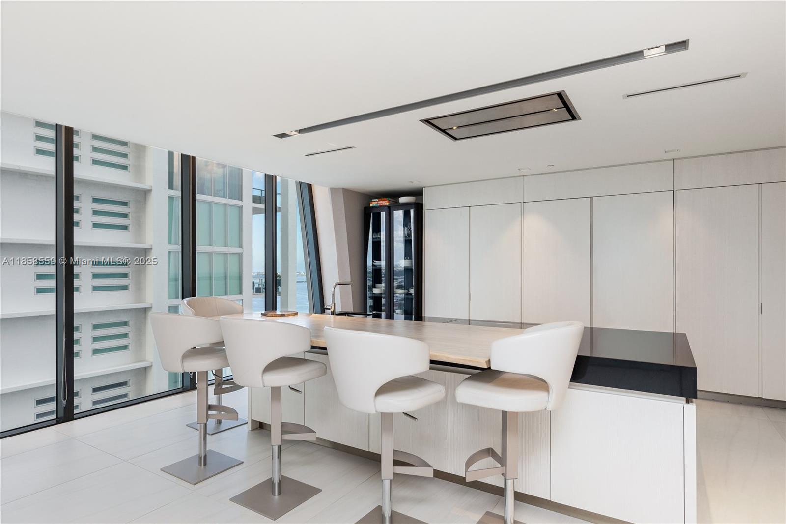 1000 Biscayne Blvd #3502, Miami FL 33132