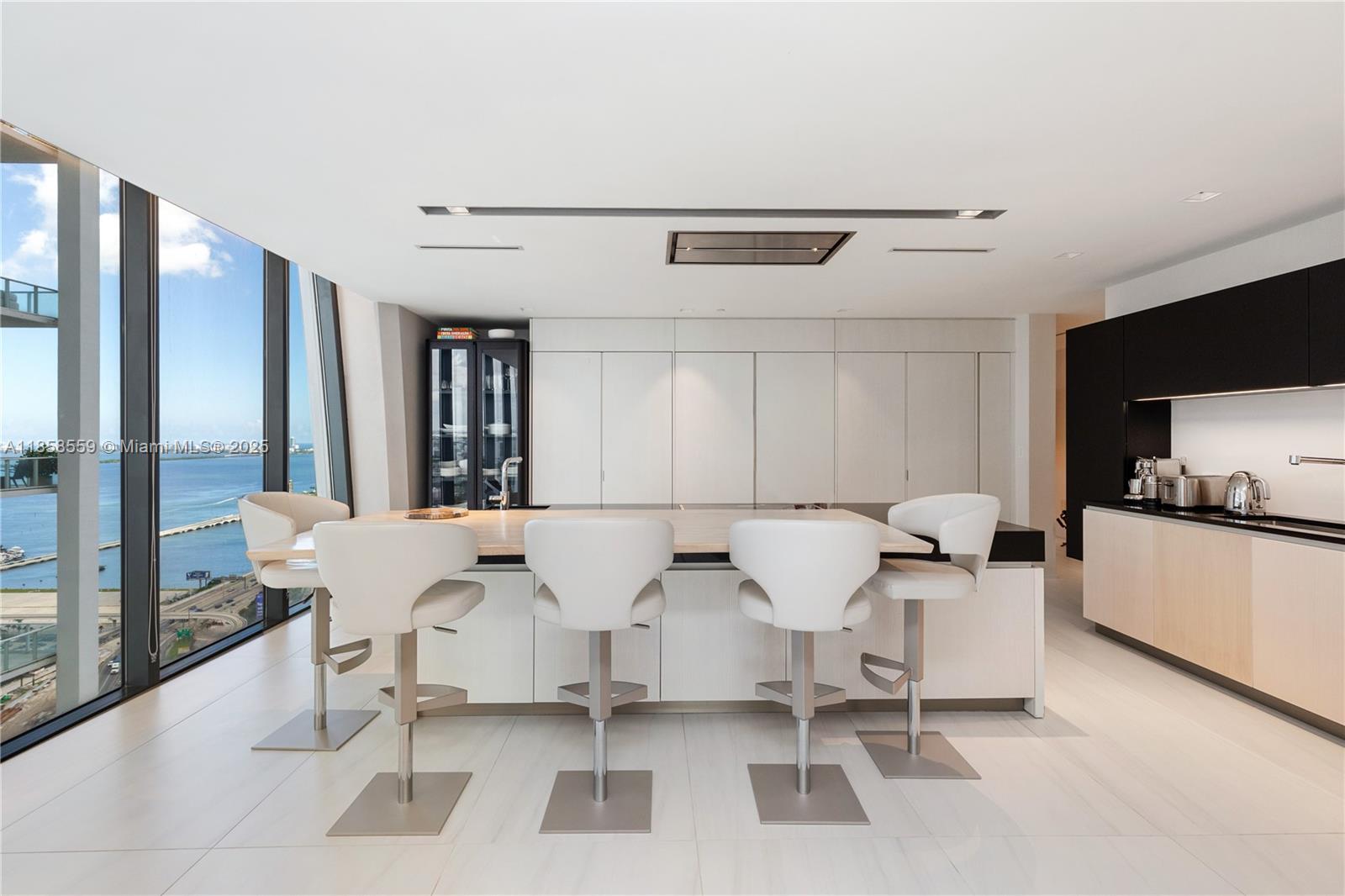 1000 Biscayne Blvd #3502, Miami FL 33132