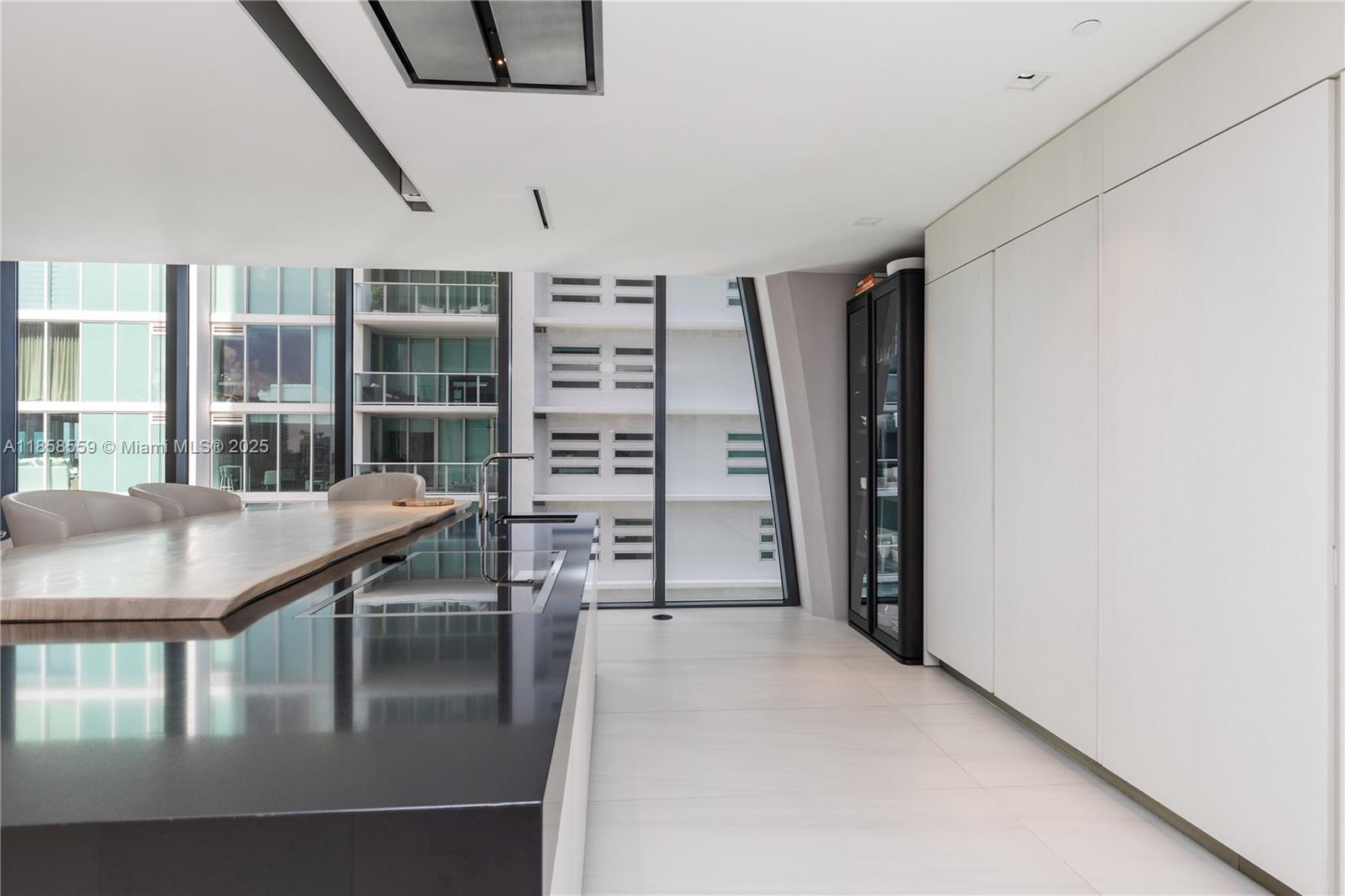 1000 Biscayne Blvd #3502, Miami FL 33132