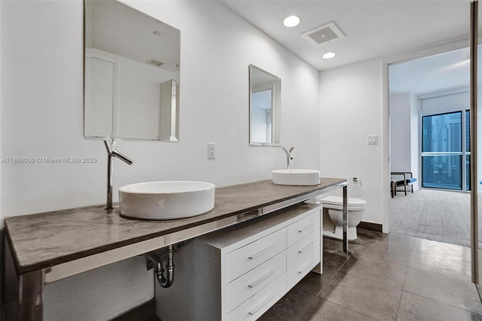 475 Brickell Ave #1714, Miami FL 33131