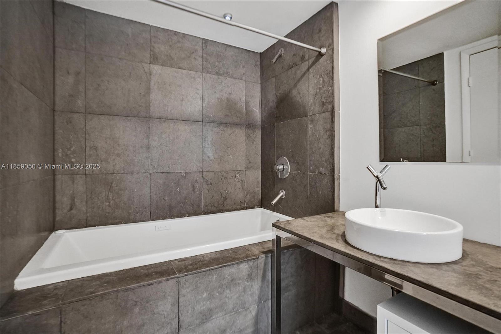 475 Brickell Ave #1714, Miami FL 33131