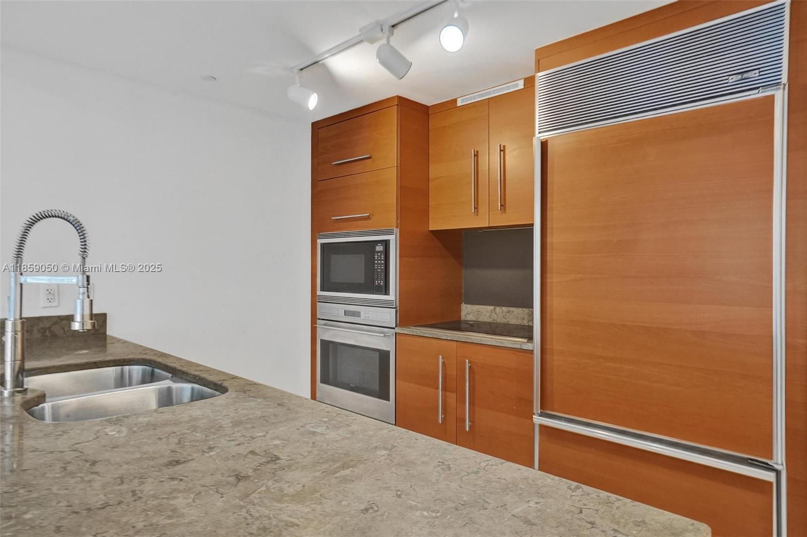 475 Brickell Ave #1714, Miami FL 33131