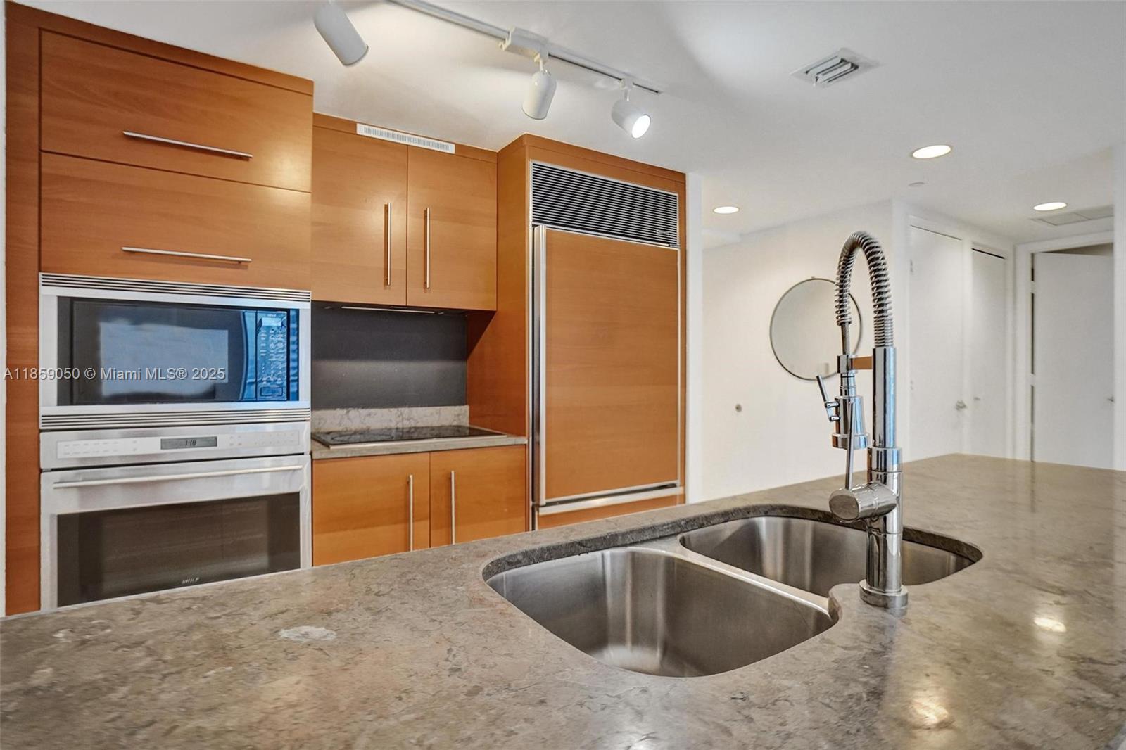 475 Brickell Ave #1714, Miami FL 33131